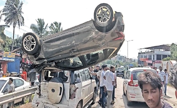 Car flips onto another in dramatic   four-vehicle crash at Bambolim