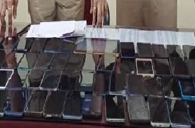 Railway Police recover 60 stolen phones